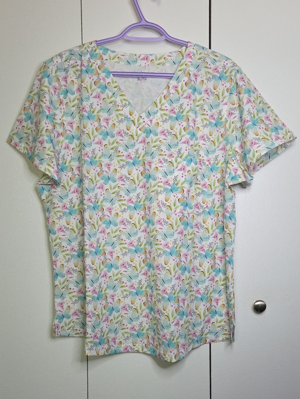 Women's XL Scrub Top Single Pocket Spring Pastel Butterfly Short Sleeves